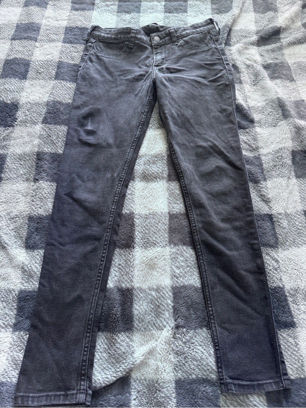 Hollister Women’s Super Skinny 7S Black Washed Jean. W28 L29